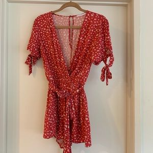 Lush floral romper// size M (s/m) // GUC//